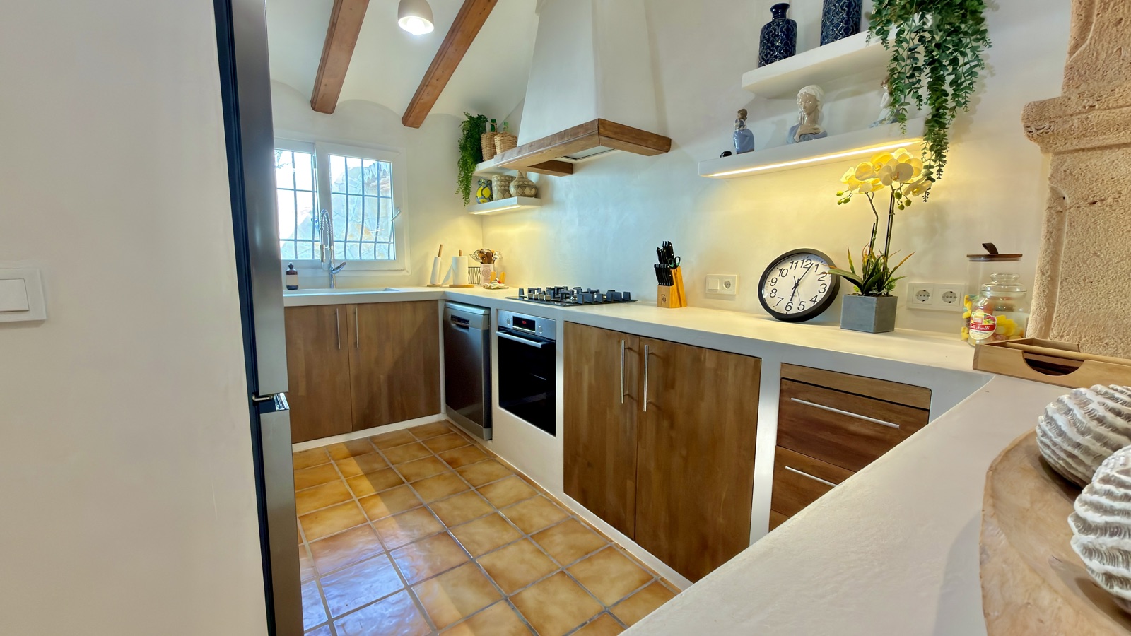 Reforma de cocina en Jávea: qué decidir antes de elegir muebles y encimera